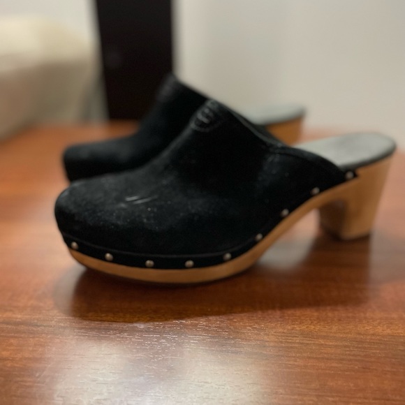 ✨UGG Suede Clogs Mules✨ Great Condition WOMEN Size 8 - Picture 4 of 7